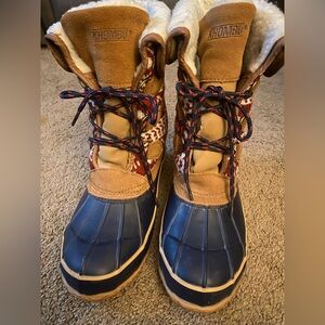 Khombu navy winter boots w/Sherpa interior. Snaps to extend boot height.